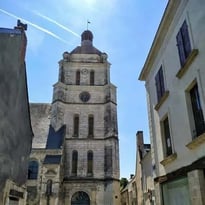 église Saint Pierre et Saint Laurent de Baugé