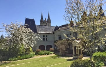 Visite libre de la cour et du jardin