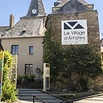 Visites commentées au Village d'Artistes — exposition « Un monde à portée de main »