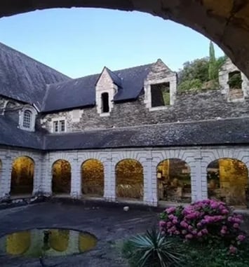 Visite de l'ancien couvent de la Baumette