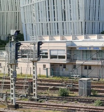 Découvrez le poste d'aiguillage d'Angers