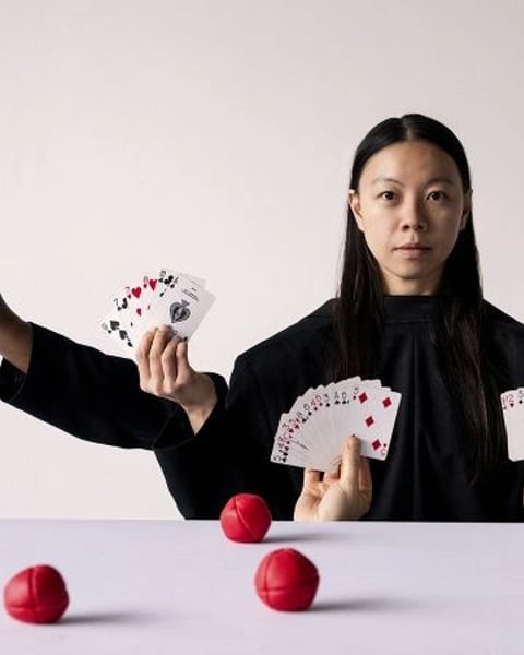 Heka – tout n'est qu'un faux semblant – Gandini Juggling