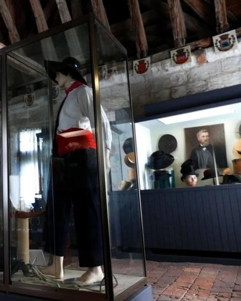 Exposition " La Tête ailleurs " au château-musée des Ponts-de-Cé