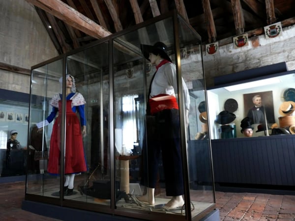 Exposition " La Tête ailleurs " au château-musée des Ponts-de-Cé