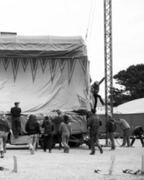 Villages en Scène : Préviens les autres - Cirque Galapiat