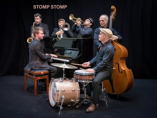 Stomp Stomp, bal swing