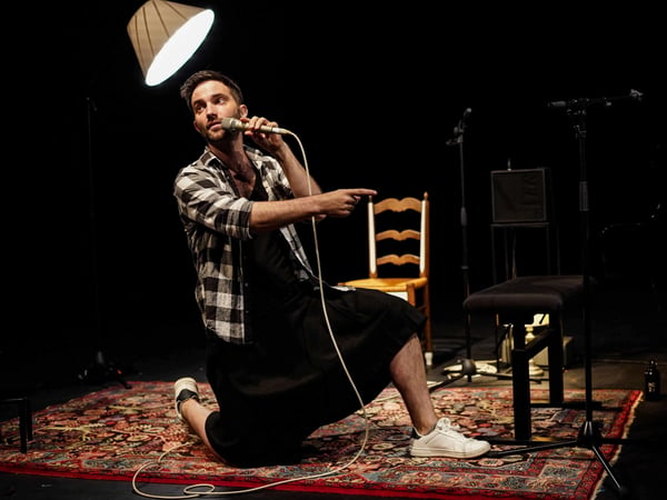 Tu connais la chanson ?, Louis Caratini